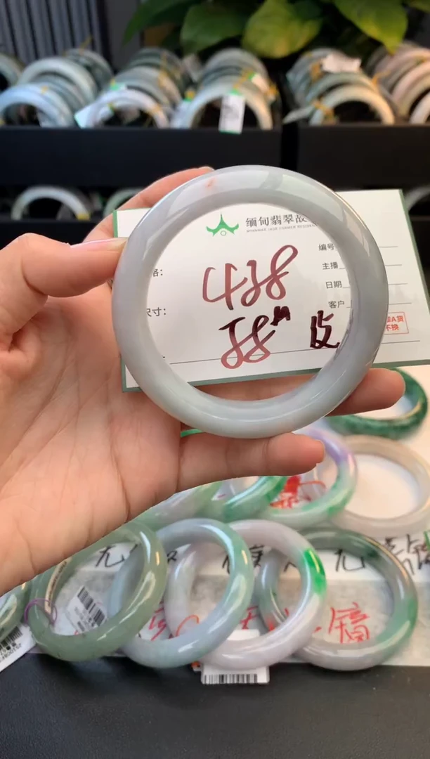 未镶嵌定制翡翠毛货需精细抛光+多人