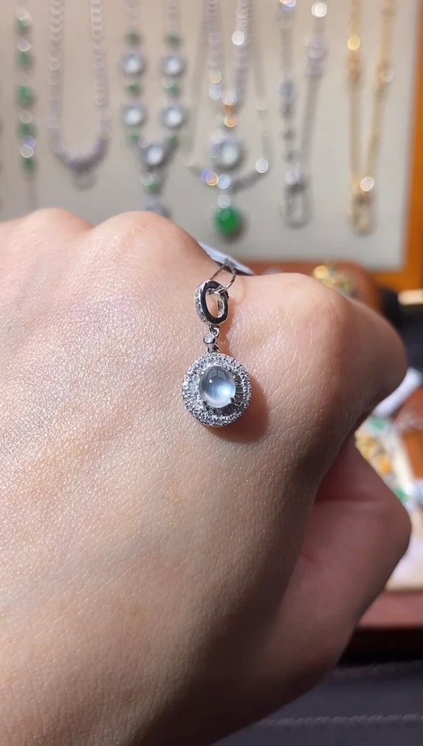 【闪购商品】翡翠颈饰18K金镶嵌吊坠