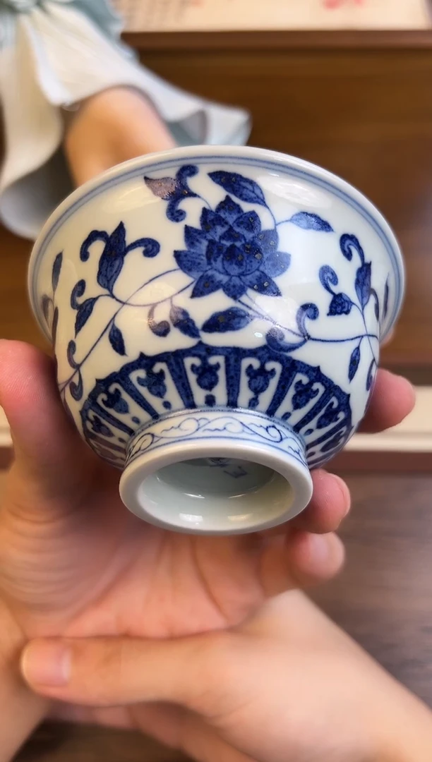 问青坊纯手工手绘青花缠枝花卉柴窑压手杯