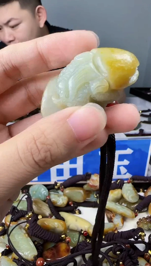 和田玉未镶嵌颈饰1