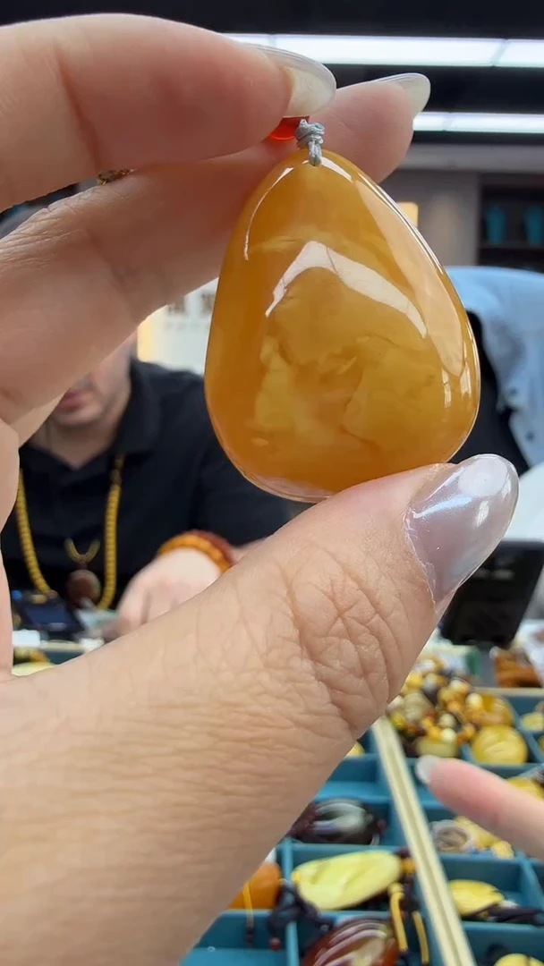 琥珀颈饰未镶嵌138秒拍号 假一罚三