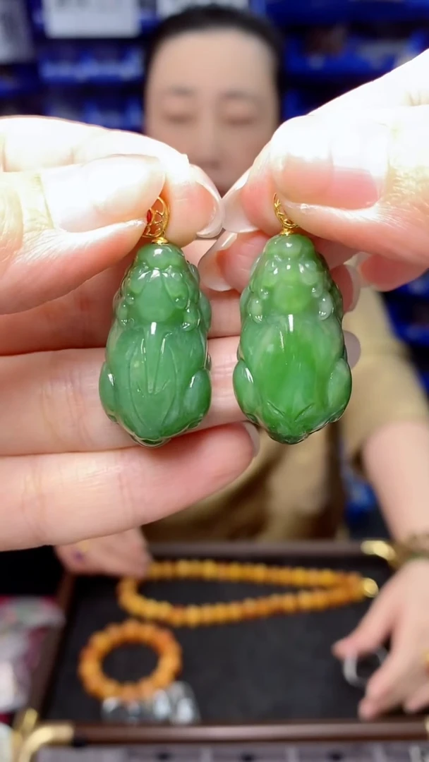 吊坠(不含链)18K金镶嵌和田玉多样性发货发其一