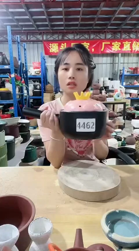 4462瑕疵黑色手把奶锅带盖