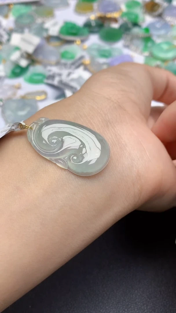 翡翠18K金镶嵌颈饰天然缅甸a货翡翠