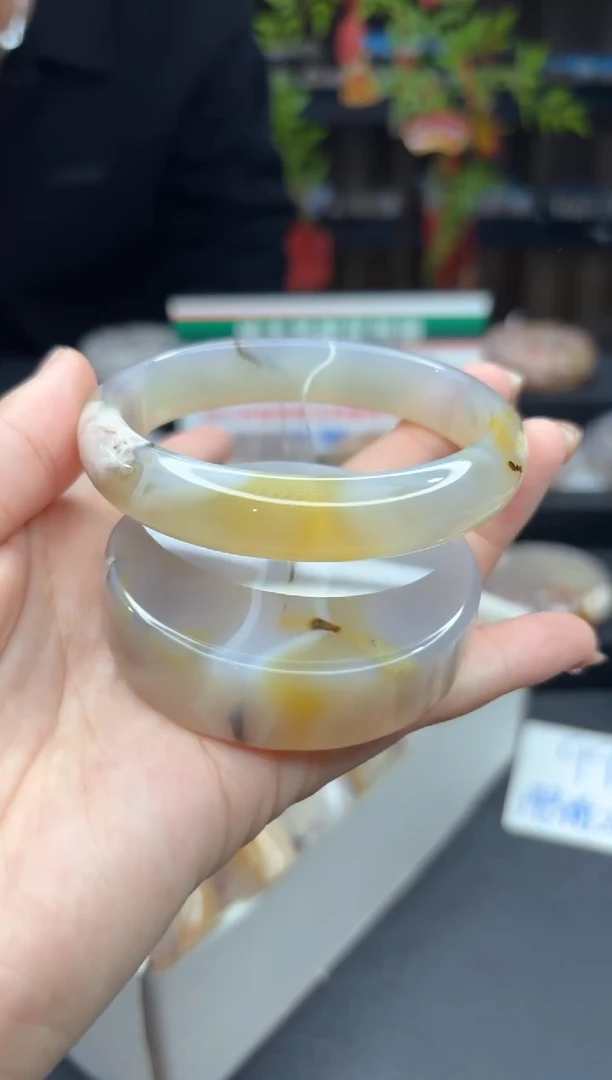 【闪购商品】石英质玉手镯未镶嵌6（63圈赠送镯心）