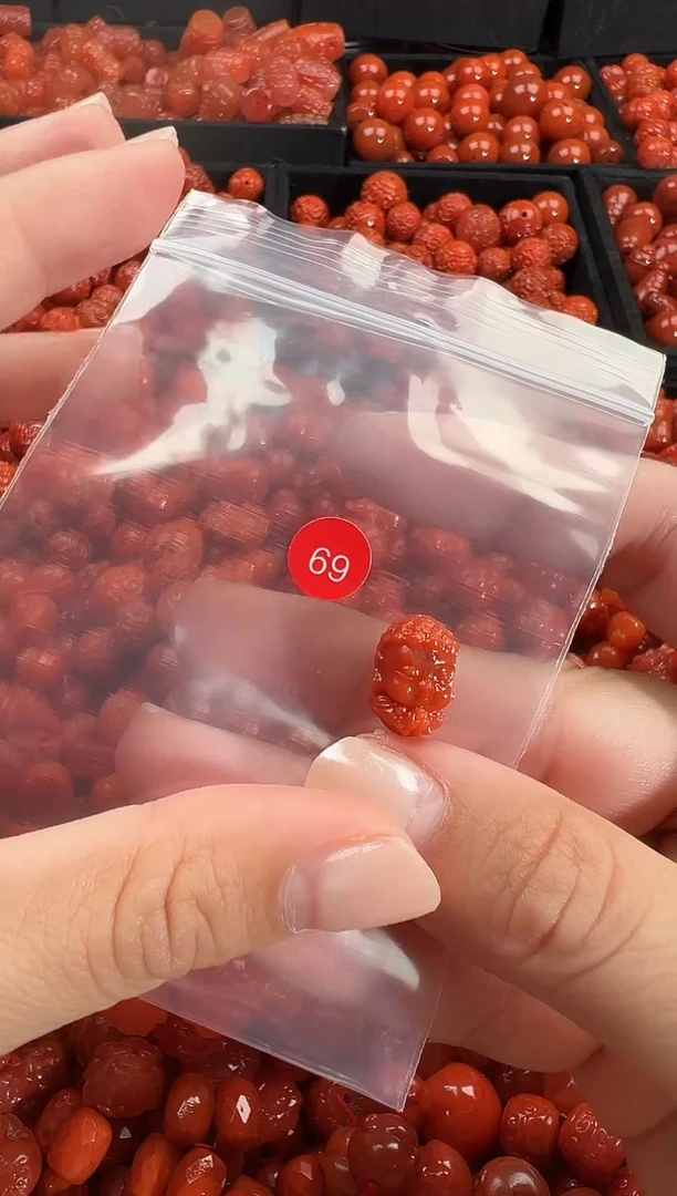 颈饰未镶嵌南红玛瑙1