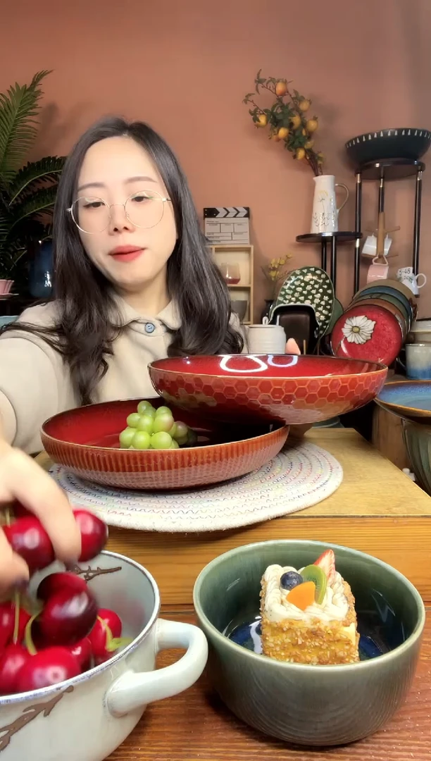 陶瓷9.7英寸红色大深盘 2件 微瑕疵