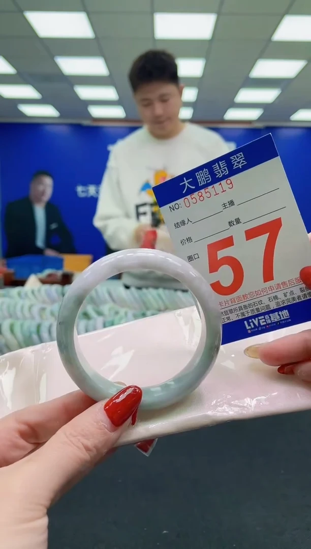 未镶嵌手镯翡翠 AAAAAAAAAA