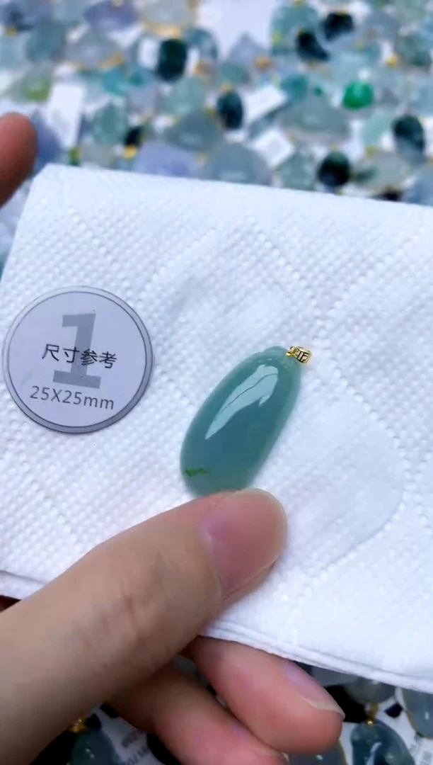 颈饰18K金镶嵌翡翠天然A货翡翠