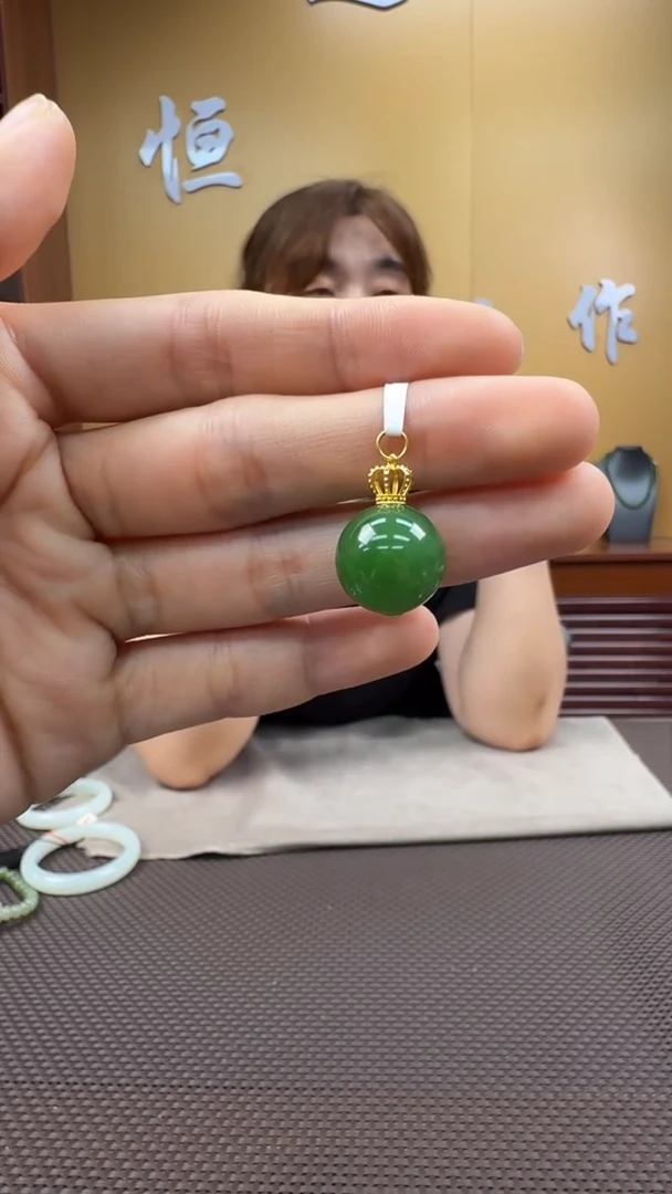 和田玉18K金镶嵌颈饰挂件