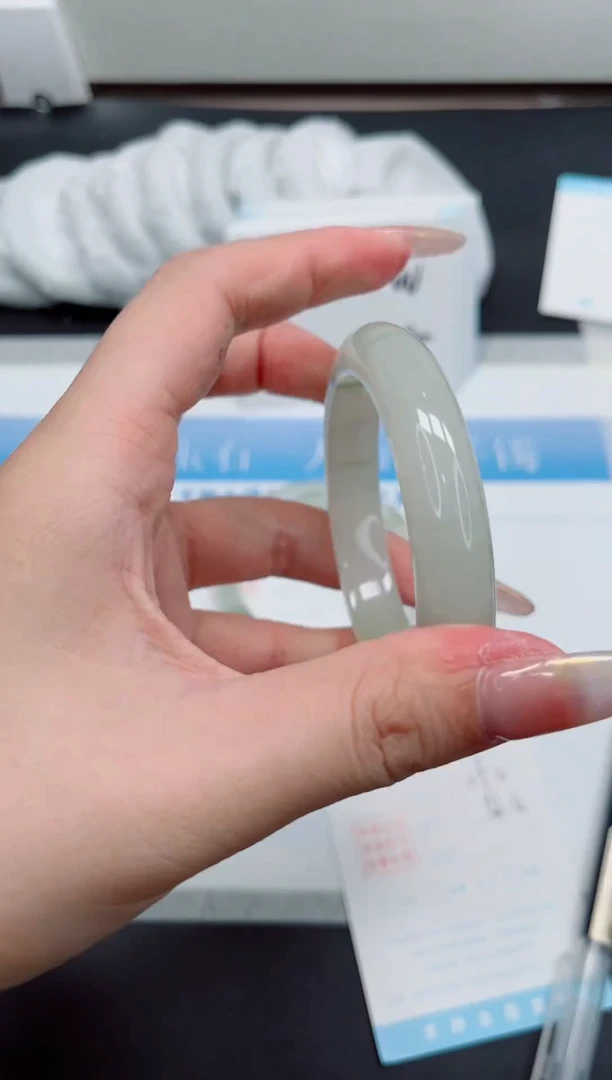 【闪购商品】石英质玉手镯未镶嵌292-56.4