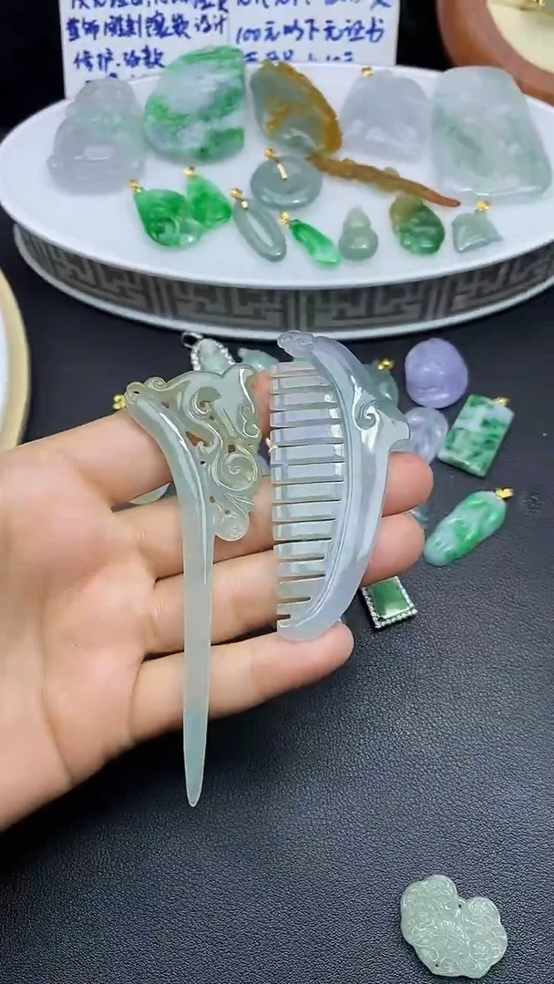 颈饰未镶嵌翡翠吊坠