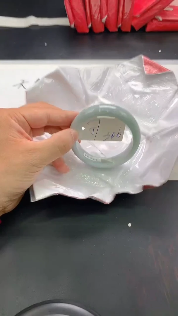 翡翠手镯未镶嵌138