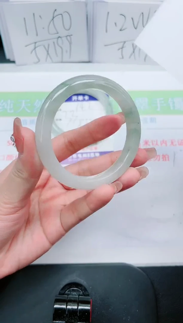 【闪购商品】石英质玉手镯未镶嵌143