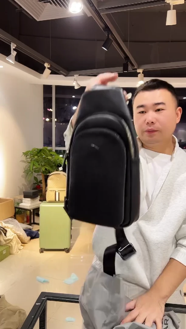 头层牛皮韩爵绅士包包皮具799