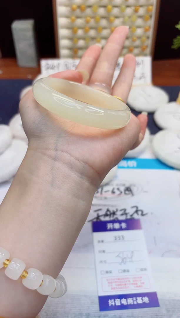 未镶嵌手镯石英质玉333-玉兰白-圈口56