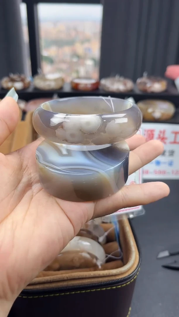 未镶嵌手镯石英质玉（62圈口）赠送镯心