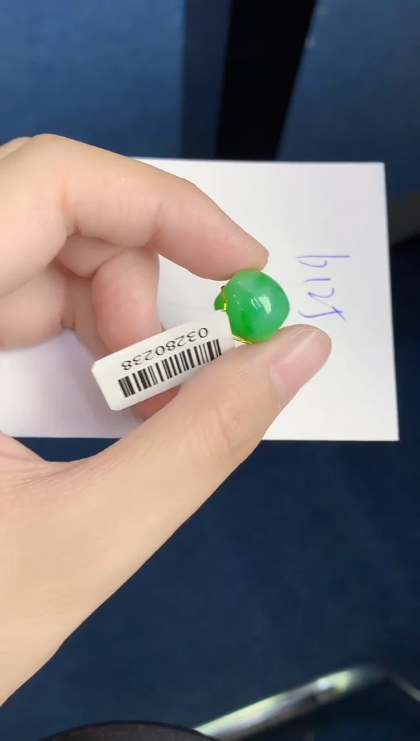 翡翠未镶嵌颈饰天然翡翠緬甸A貨