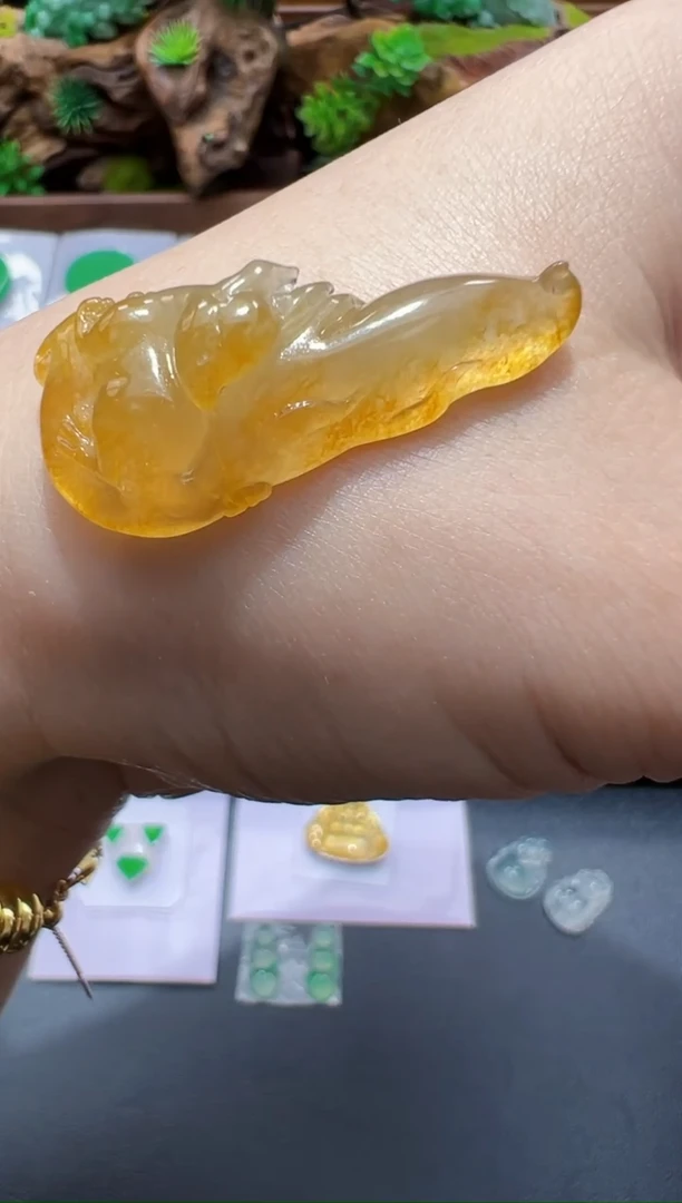 未镶嵌定制翡翠33.9*15.3*9九尾狐