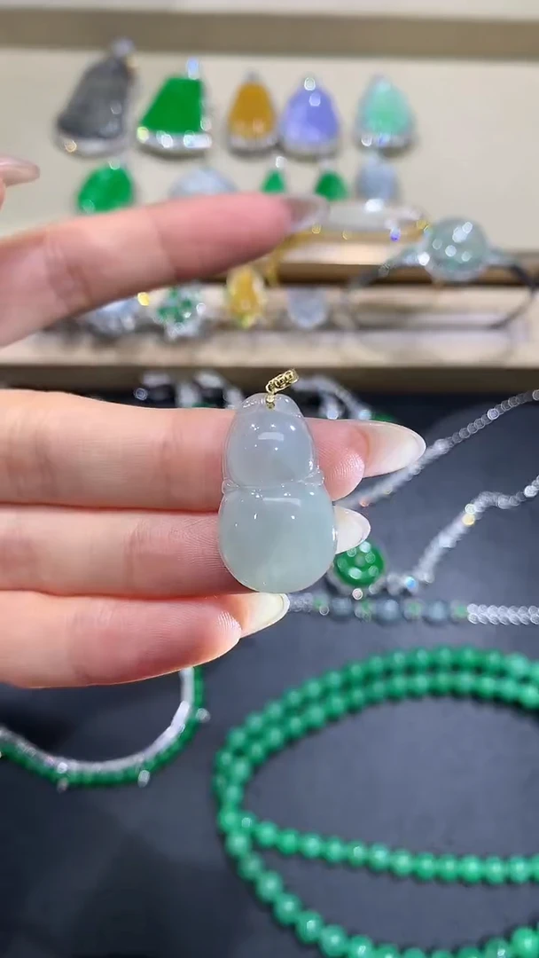 【闪购商品】翡翠吊坠(不含链)18K金镶嵌1团购