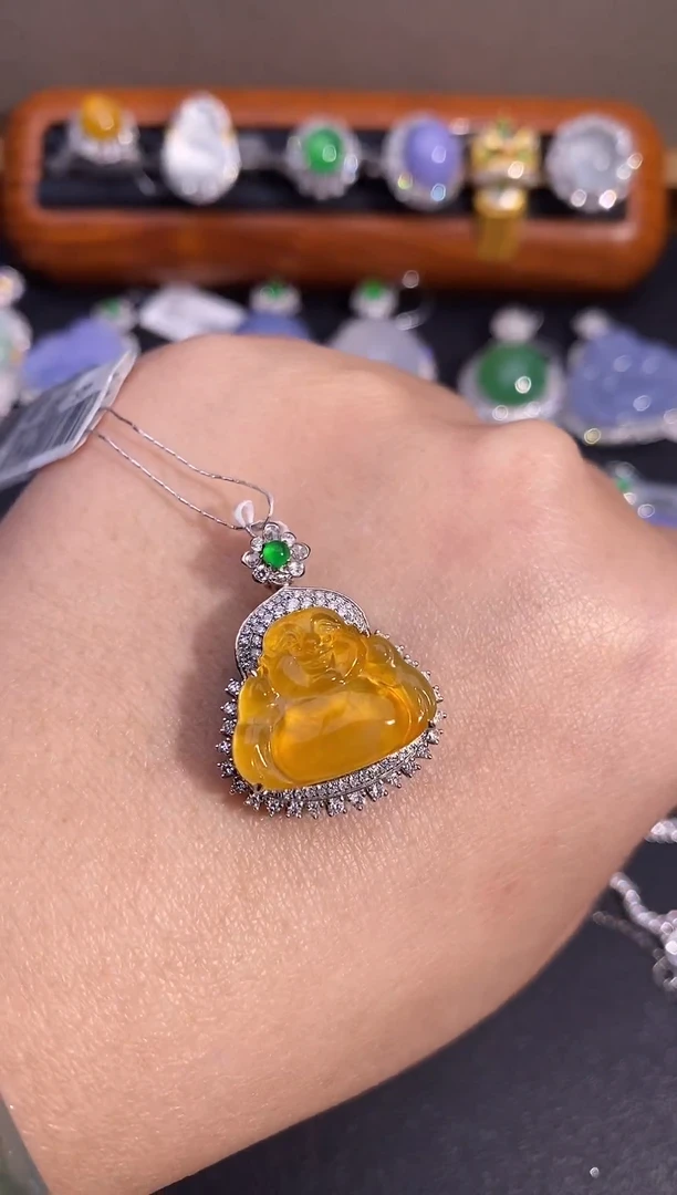 【闪购商品】翡翠颈饰18K金镶嵌吊坠