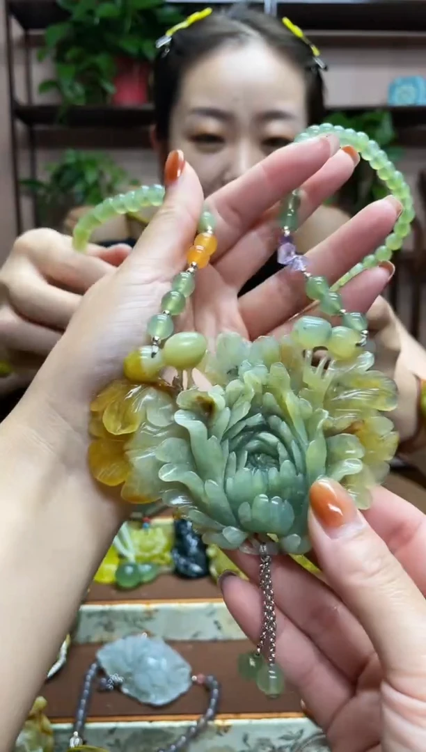未镶嵌蛇纹石玉颈饰·