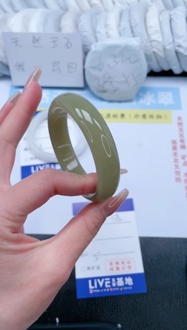 【闪购商品】石英质玉手镯未镶嵌姜黄有棉点棉线福利微瑕T192-53.8