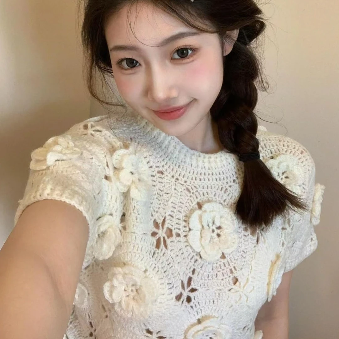 《猪猪出品》25上新白色花朵蕾丝镂空夏季短袖圆领款薄款纯欲辣妹风