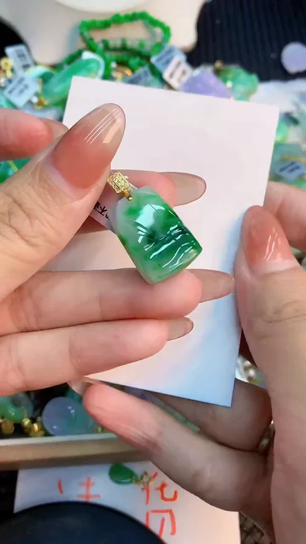 翡翠未镶嵌吊坠(不含链)1
