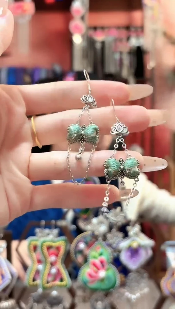 织绣云织谣民族风精美饰品   31*