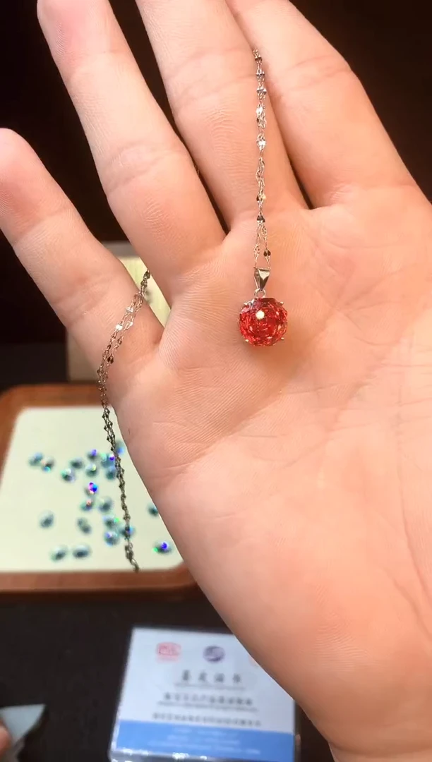 银S925镶嵌吊坠(赠链)石榴石（芬达石）......