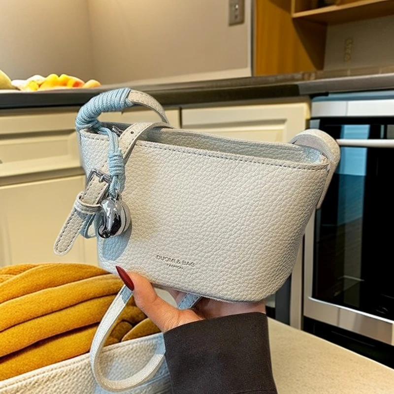 奢夏季小众轻奢精致拉链水桶小包包女2025洋气高级感斜挎手机包