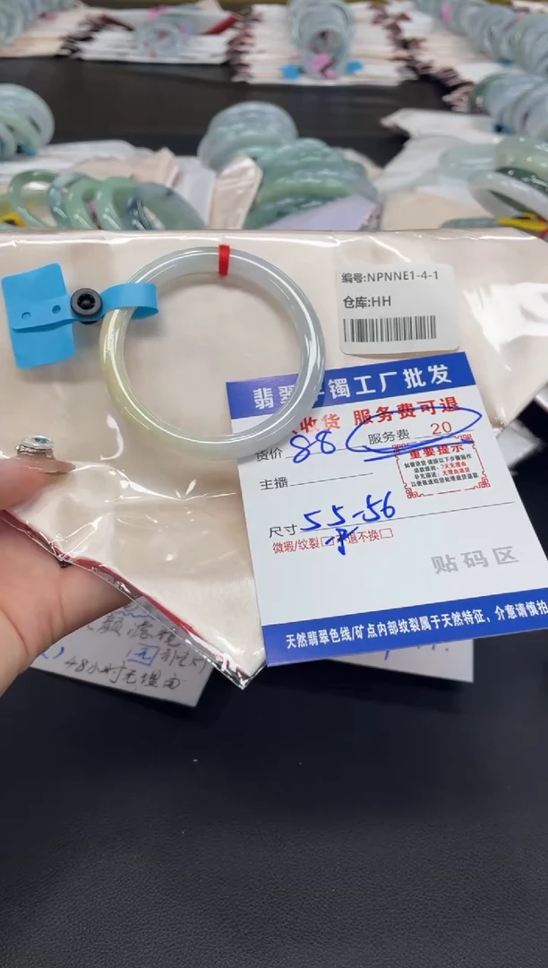 未镶嵌手镯翡翠百**蛋翡翠手镯