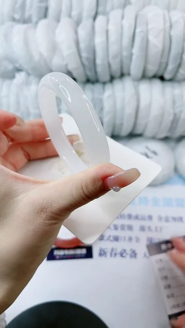 【闪购商品】石英质玉手镯未镶嵌0028421447-多样性发货