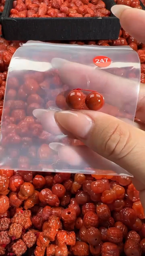 颈饰未镶嵌南红玛瑙1