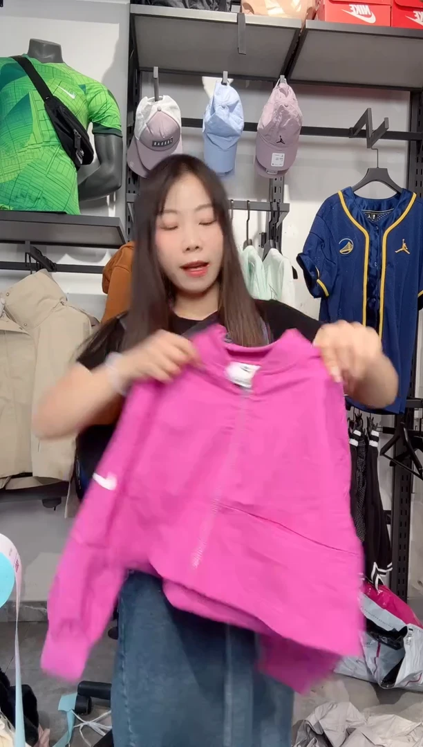 1054  编码 瑕疵款直播间过款为准 尺码 140