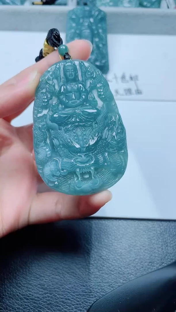 颈饰未镶嵌翡翠