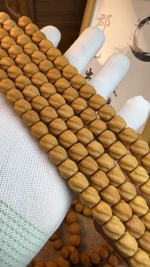 猴头核桃手串微微瑕灵蛇！（包你盘红）