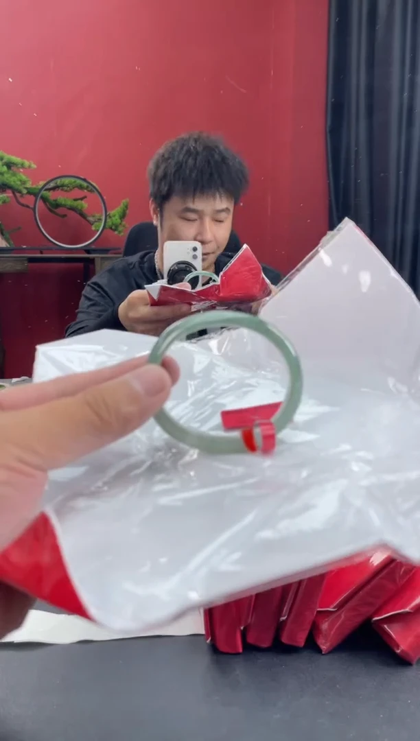 未镶嵌手镯（贵妃镯）翡翠5