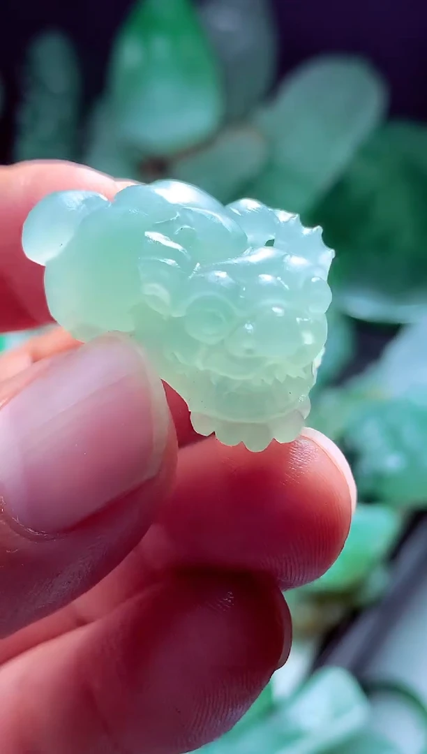 未镶嵌定制翡翠胡**?翡翠毛货定制
