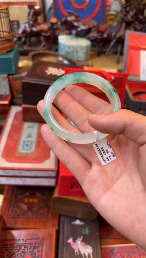 翡翠手镯未镶嵌——————————————15飘花