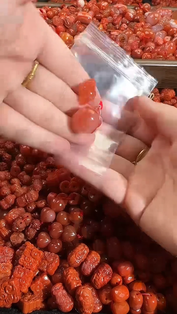 颈饰未镶嵌南红玛瑙1