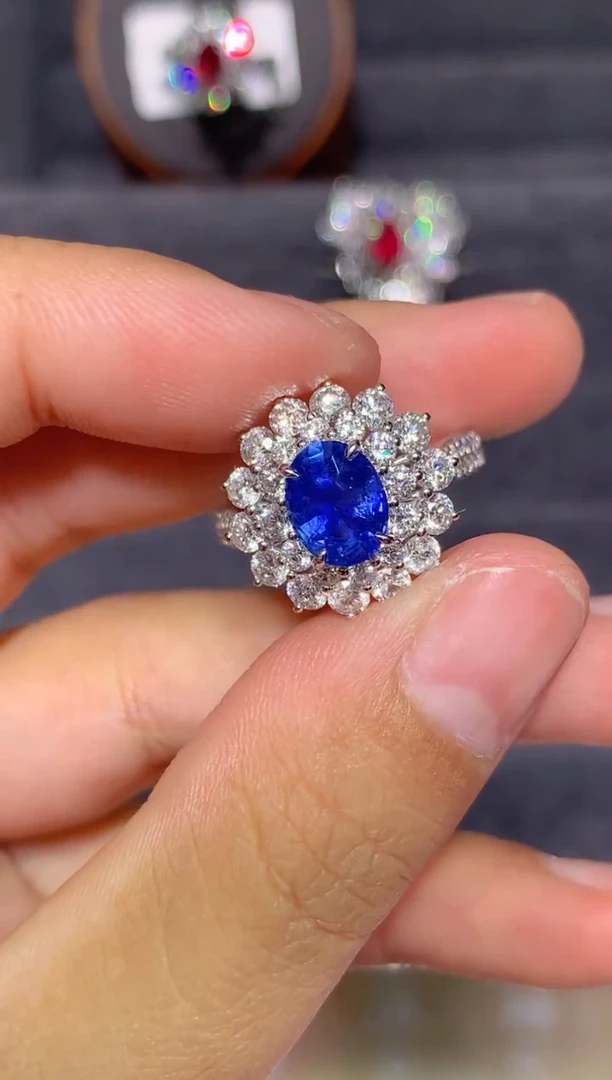 戒指蓝宝石18K金镶嵌1.59CT