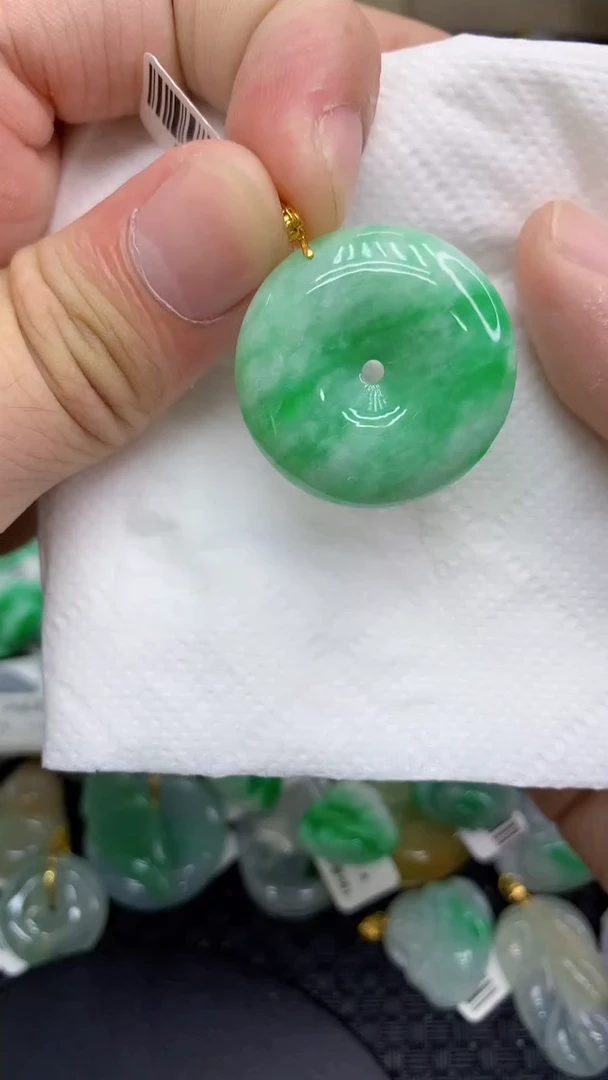 翡翠18K金镶嵌颈饰天然缅甸A货翡翠