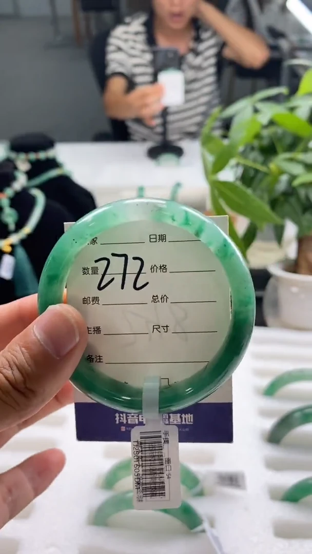 未镶嵌手镯石英质玉淡*！54+272