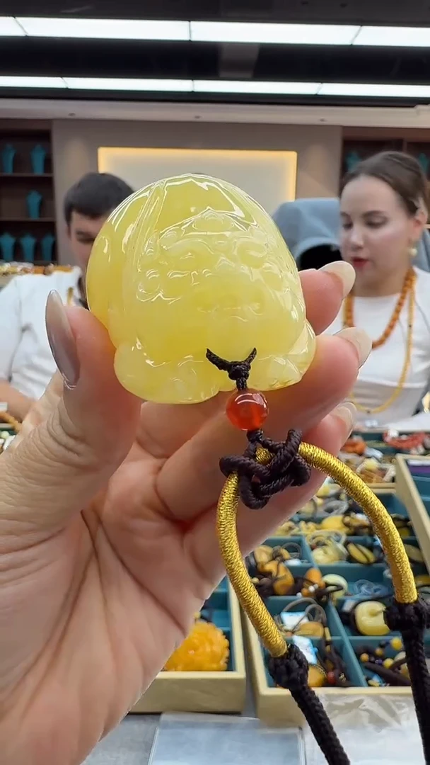 琥珀颈饰未镶嵌158秒拍号 假一罚三