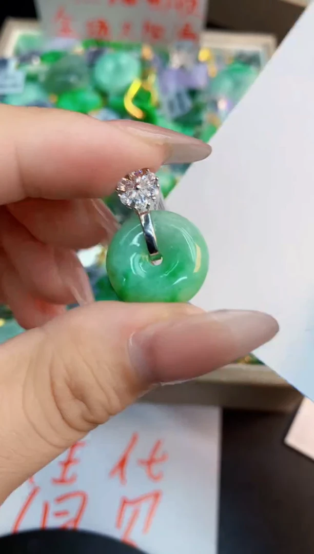 翡翠未镶嵌吊坠(不含链)1