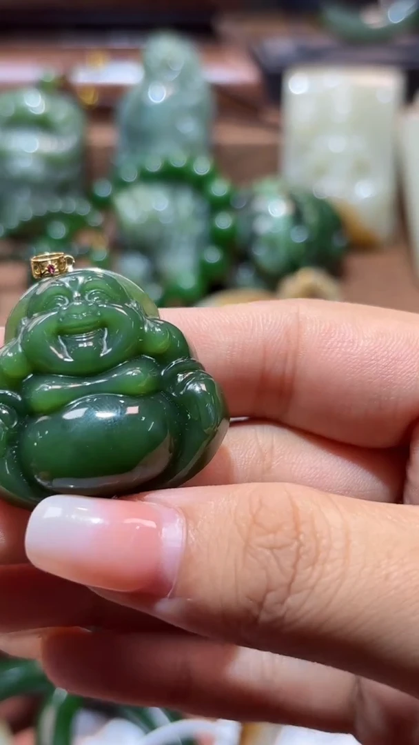 颈饰18K金镶嵌和田玉（碧玉）1