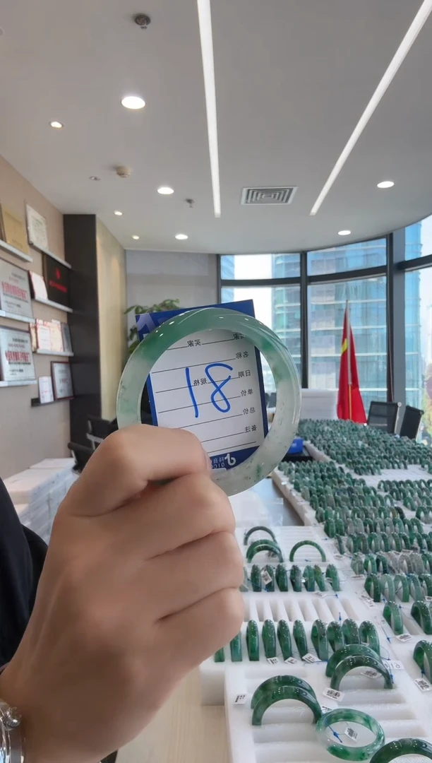 未镶嵌手镯石英质玉（非洲翠）60-61手镯手镯