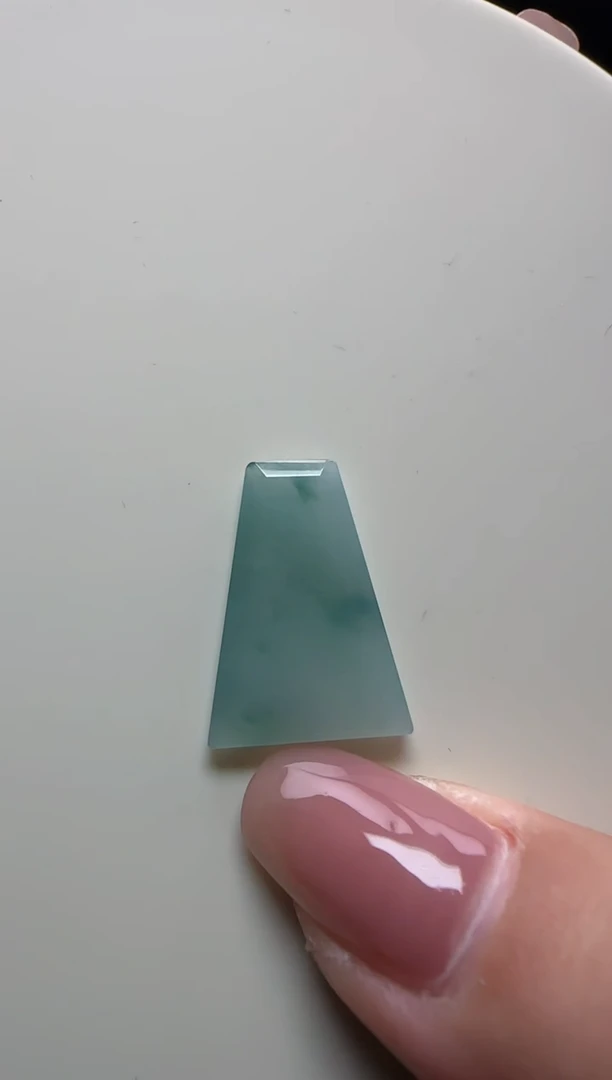 翡翠未镶嵌颈饰无事牌